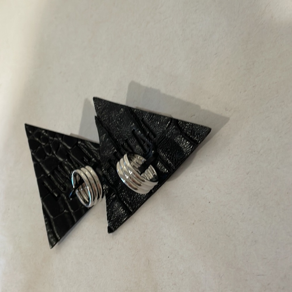RIDGED BAND RING | LUV AJ - Picture 5 of 6
